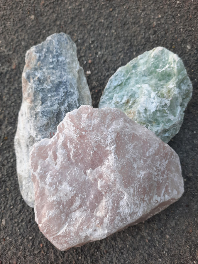 Plastisches Gestalten mit Speckstein: Anhänger, Glücksbringer, Talisman